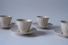 Load image into Gallery viewer, White Minimalist Cup With Matching Plat 4 Sets
