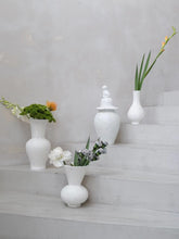Load image into Gallery viewer, Alder Bump Lines Flower Vase
