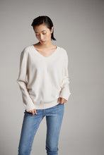 Cargar imagen en el visor de la galería, Issable Oversized Cashmere Sweater
