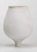 将图片加载到图库查看器，Curvaceous Beauty Vases
